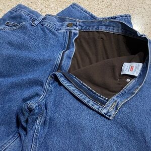 Wrangler Flannel Lined Relaxed Fit Blue Jeans in excellent condition 38 x 32